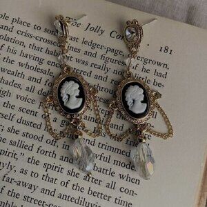 Vintage style drop earrings A137